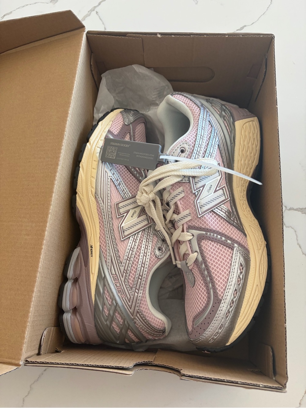new balance 1906r rose sugar silver US 8 women (pink and silver) BNWT